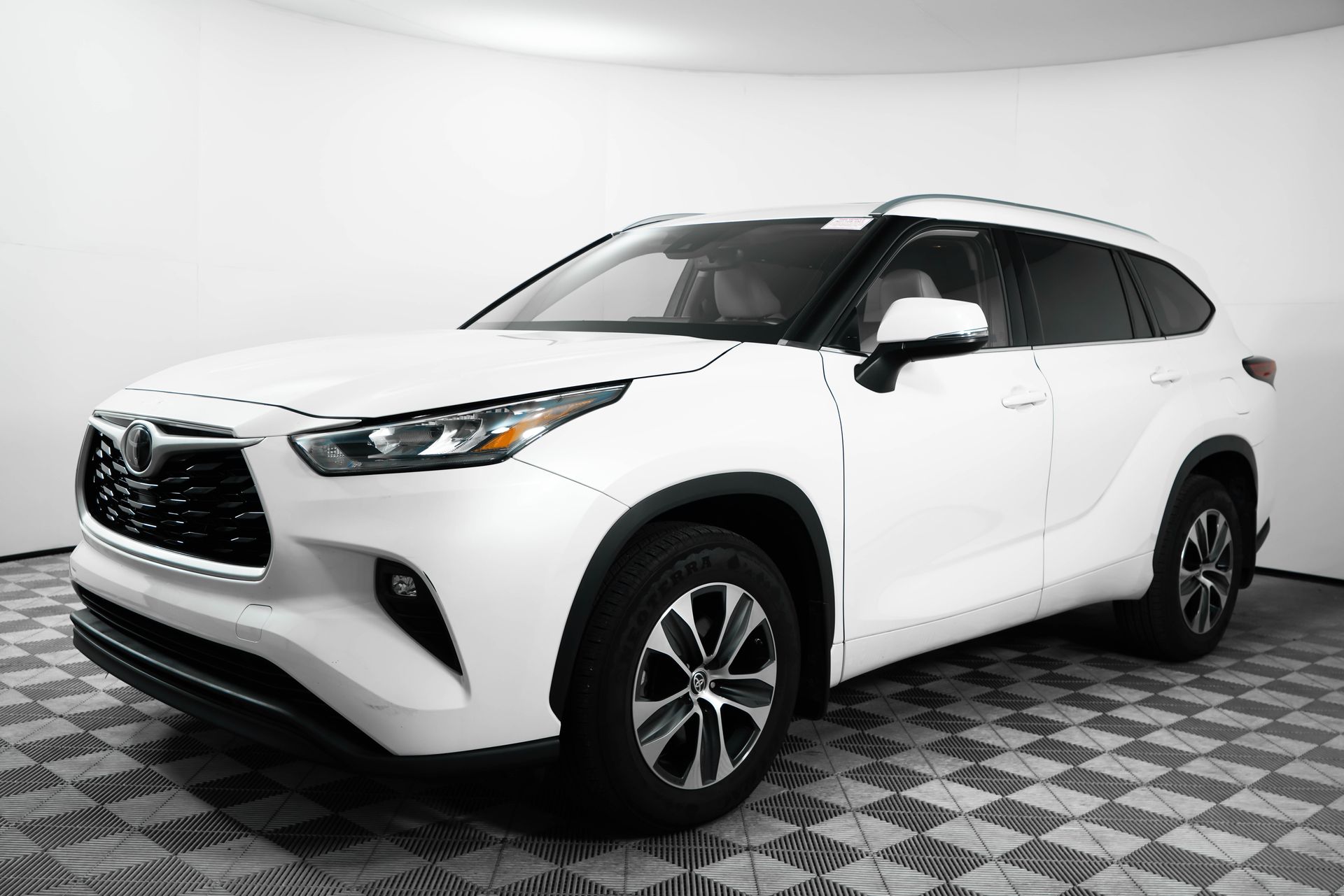 2020 Toyota Highlander XLE photo 4