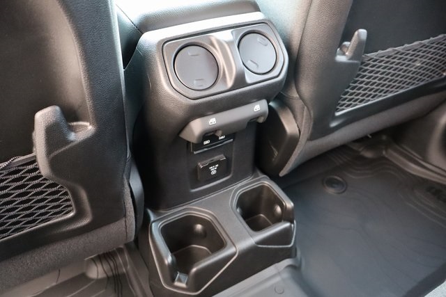 2025 Jeep Wrangler Rubicon photo 35