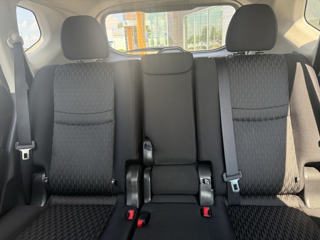 2017 Nissan Rogue SV photo 25