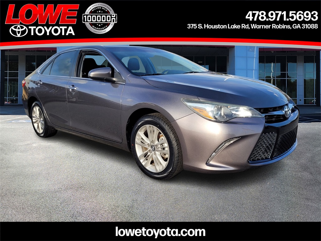 2017 Toyota Camry SE's photo