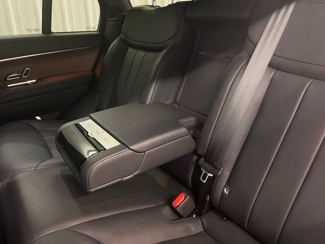 2024 Land Rover Range Rover SE photo 11