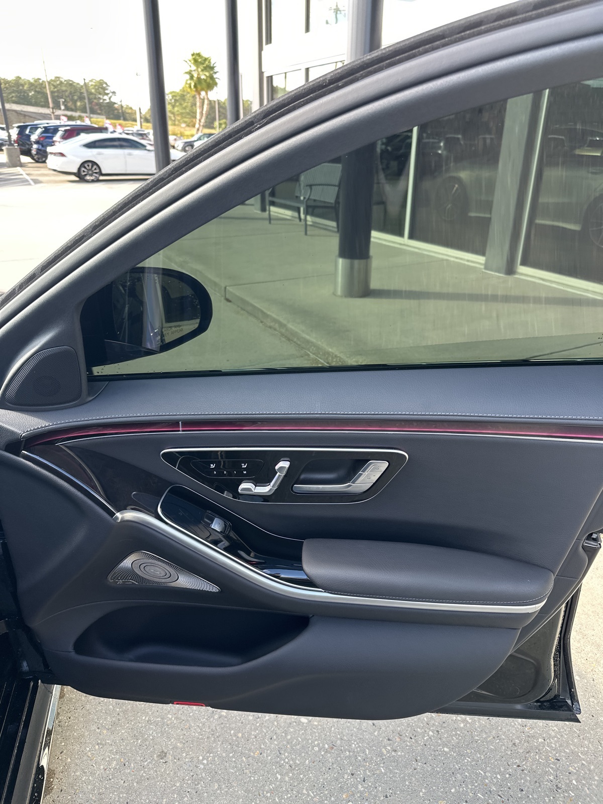 2023 Mercedes Benz S 500 4MATIC photo 3