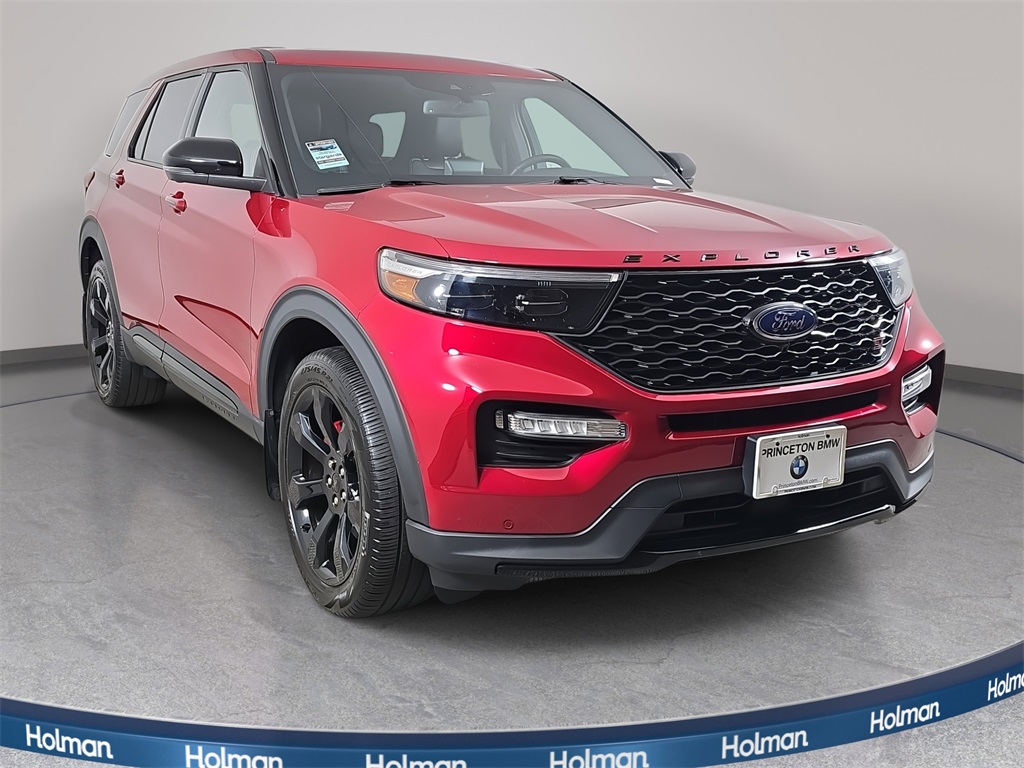 2022 Ford Explorer ST photo 3
