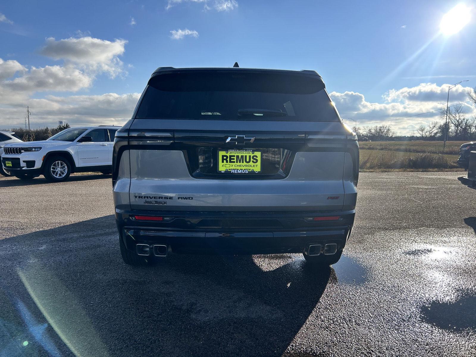 2026 Chevrolet Traverse RS photo 3