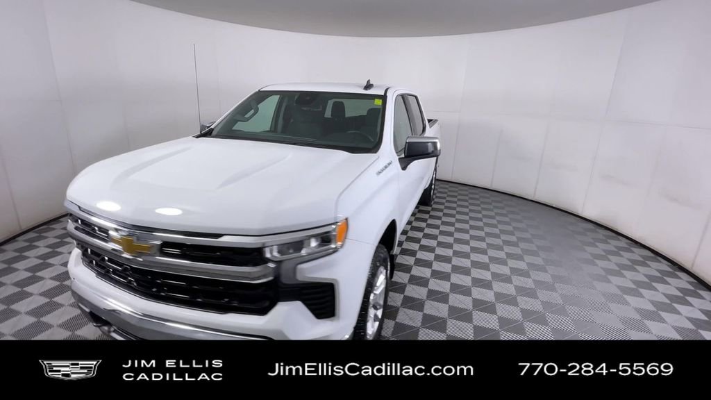 2023 Chevrolet Silverado 1500 LT photo 3