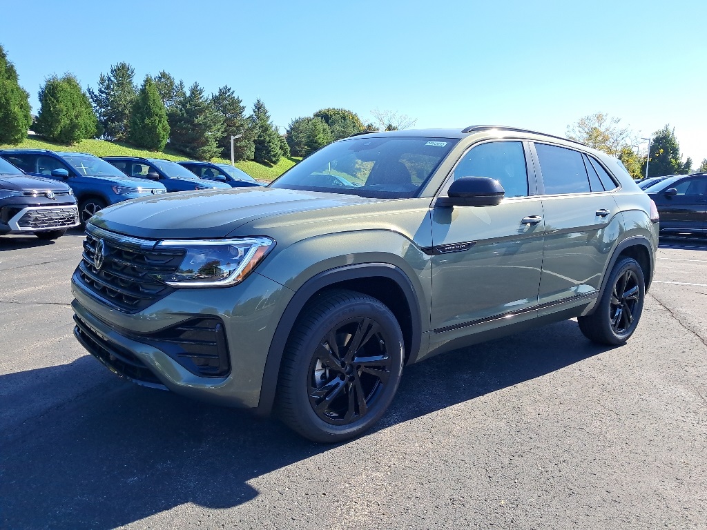 2026 Volkswagen Atlas Cross Sport SEL R-Line photo 2