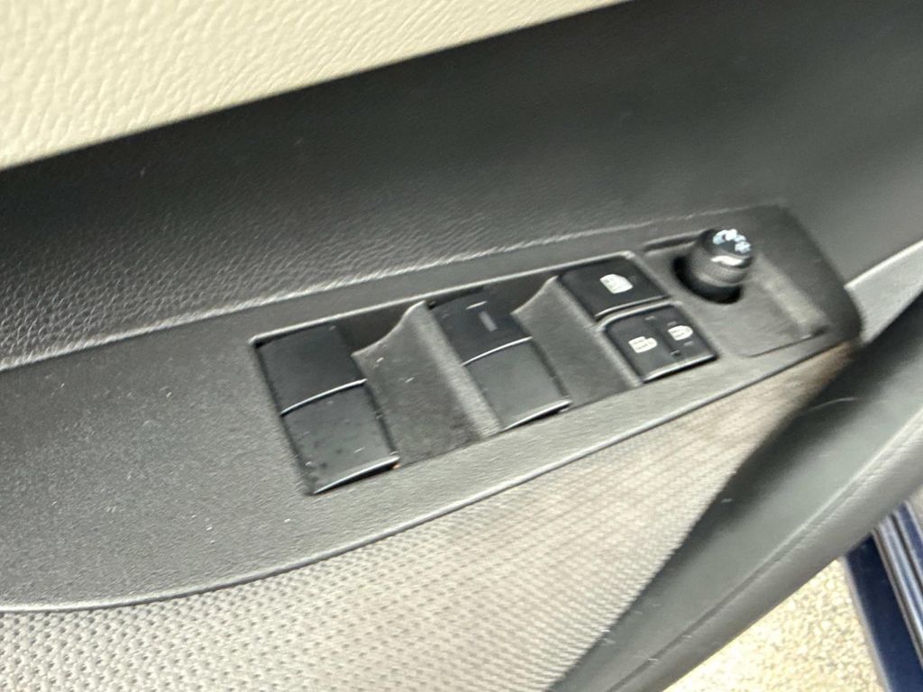 2022 Toyota Corolla LE photo 18