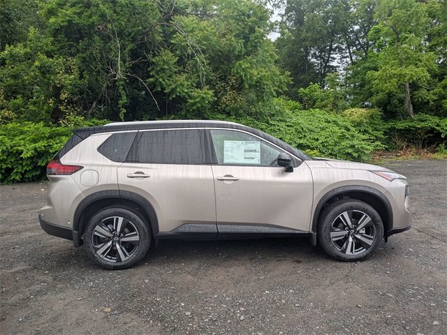 2025 Nissan Rogue SL photo 2