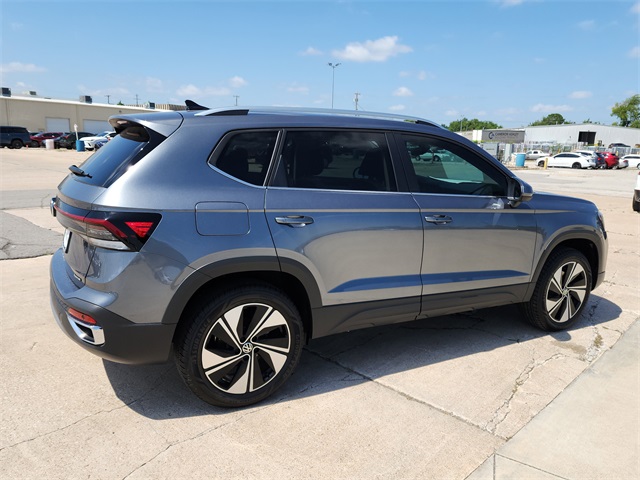 2025 Volkswagen Taos SE photo 2