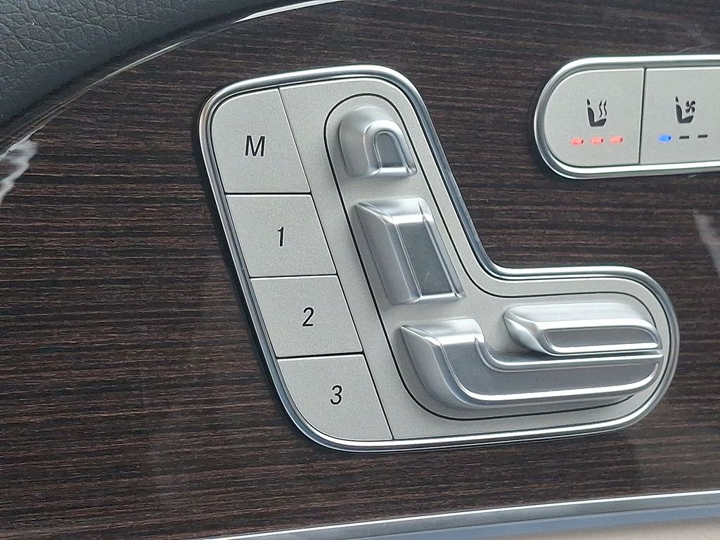 2026 Mercedes Benz GLS 450 4MATIC photo 19
