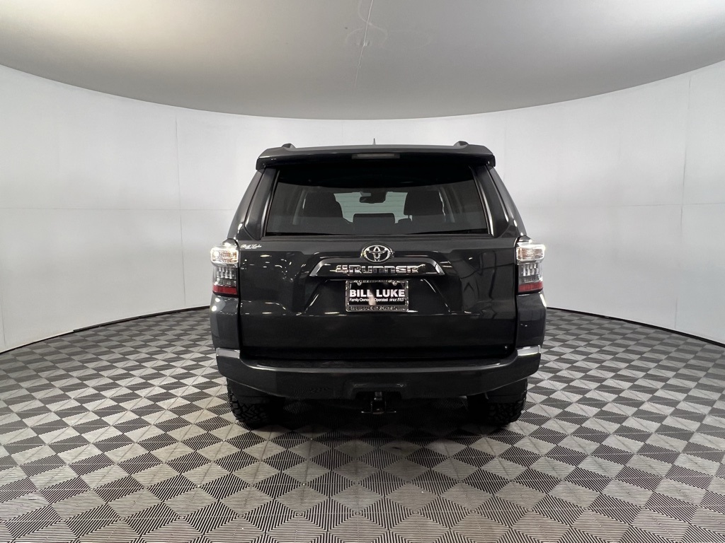 2024 Toyota 4Runner SR5 photo 3