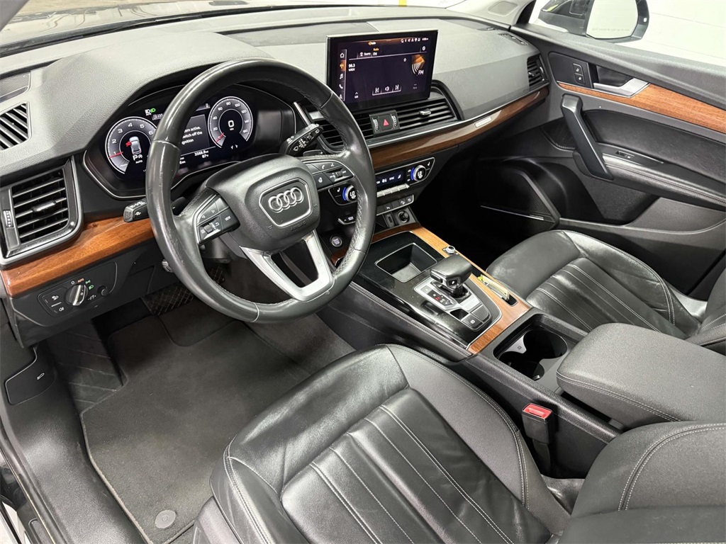 2023 Audi Q5 45 S line Premium photo 2