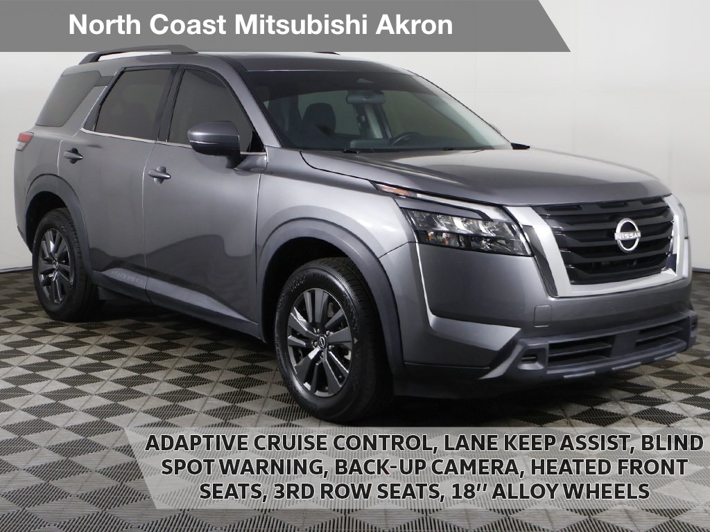 2023 Nissan Pathfinder SV's photo