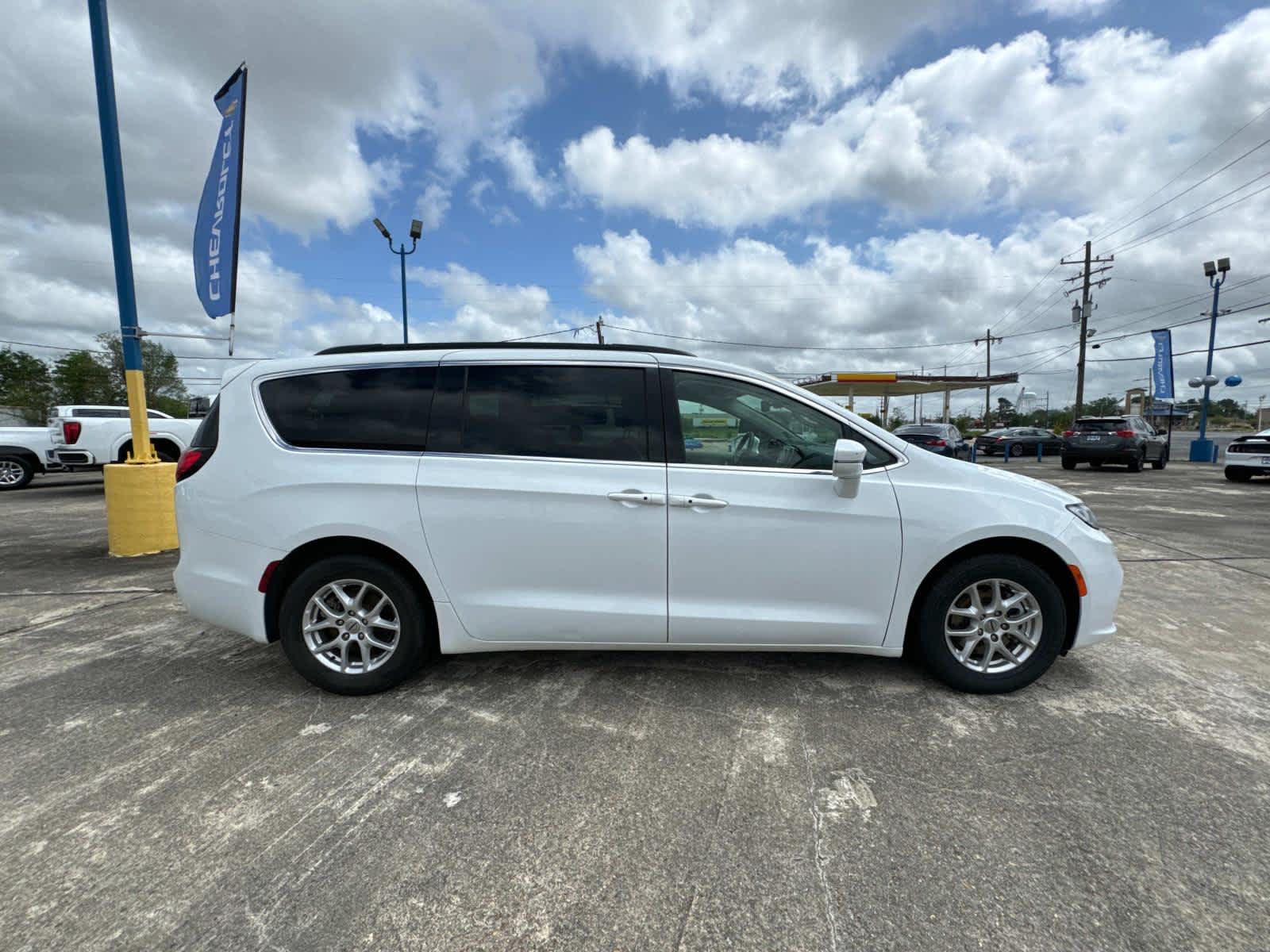 2022 Chrysler Pacifica Touring L photo 8