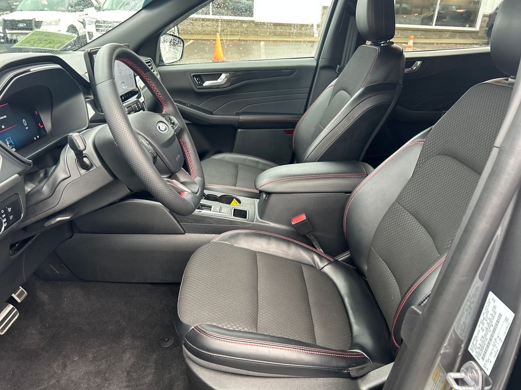 2023 Ford Escape Hybrid ST-Line Elite photo 3