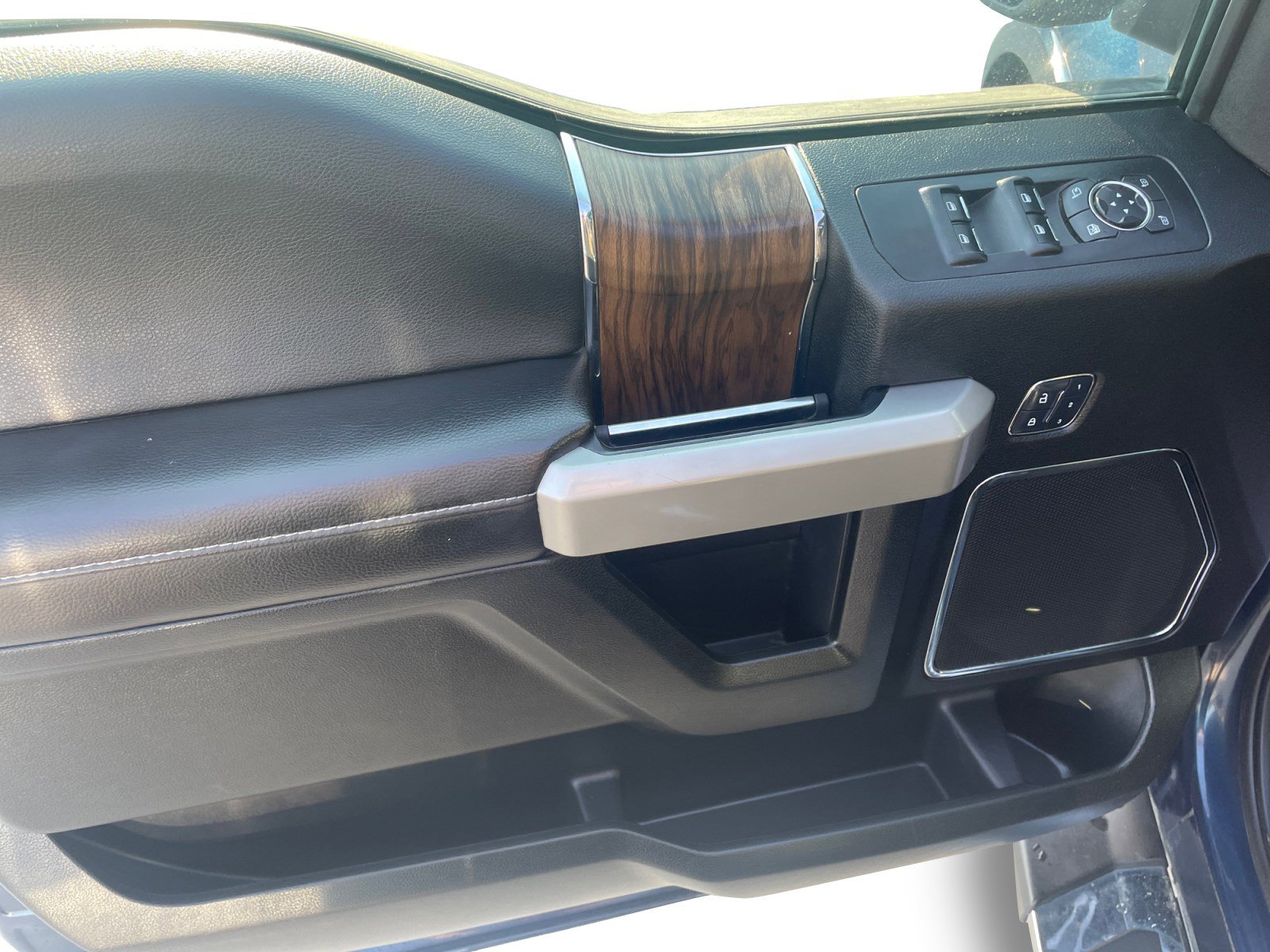 2018 Ford F-150 Lariat photo 14