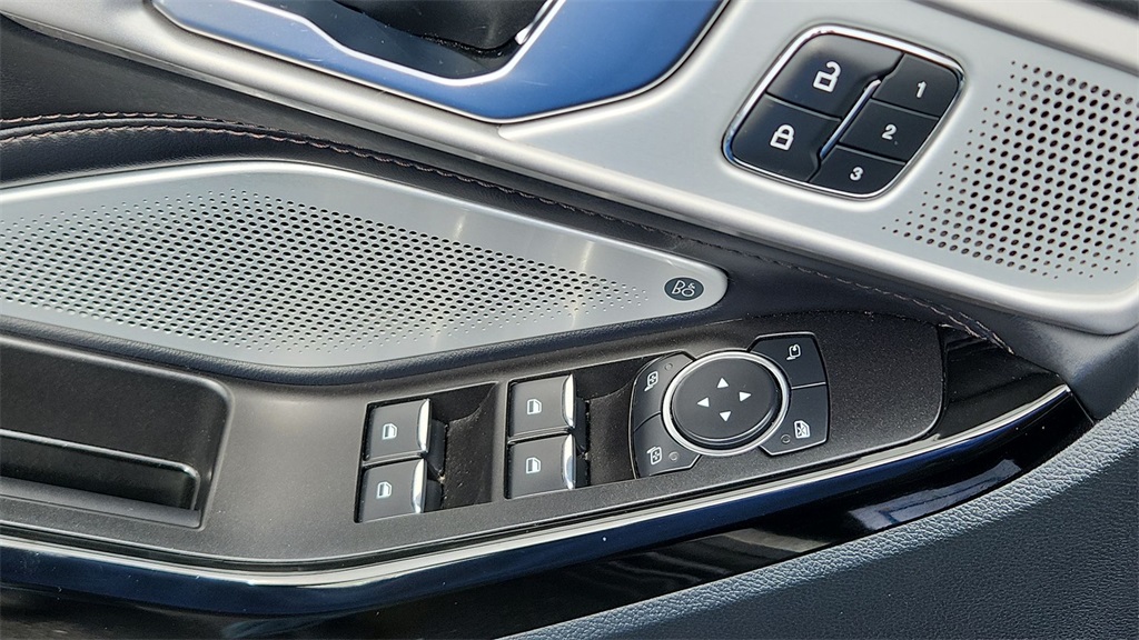 2021 Ford Explorer Platinum photo 12
