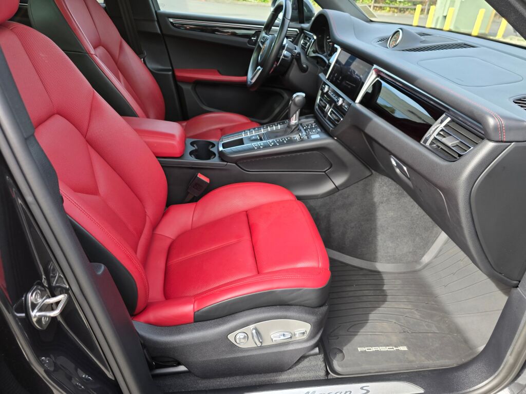 2021 Porsche Macan S photo 10
