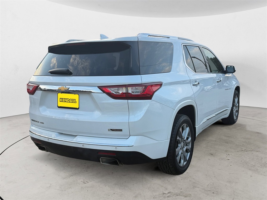 2018 Chevrolet Traverse Premier photo 2