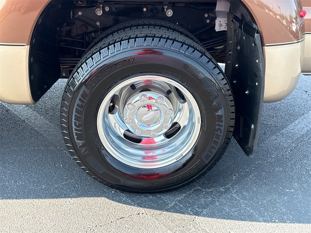 2011 Ford F-450 Lariat photo 18