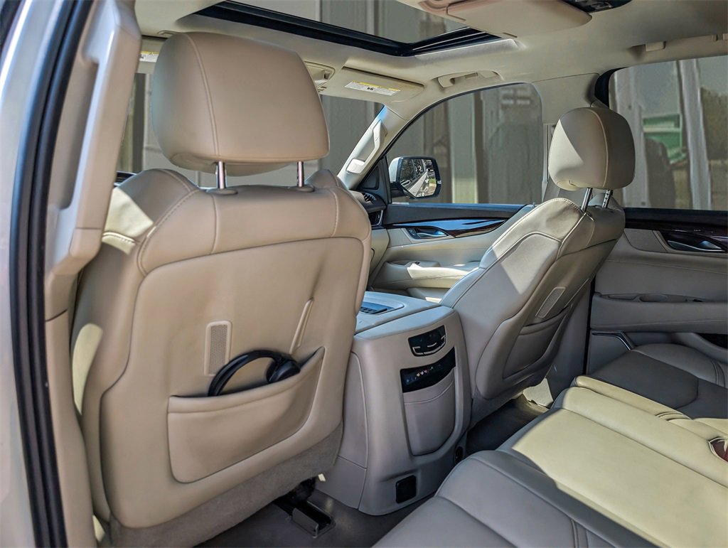 2015 Cadillac Escalade Luxury photo 14