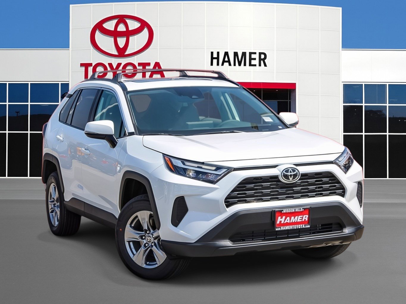 2025 Toyota RAV4 XLE's photo