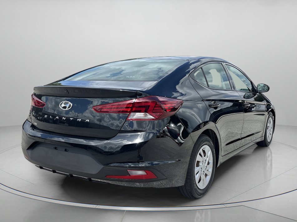 2019 Hyundai Elantra SE photo 2