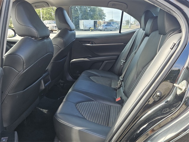 2020 Toyota Camry SE photo 6