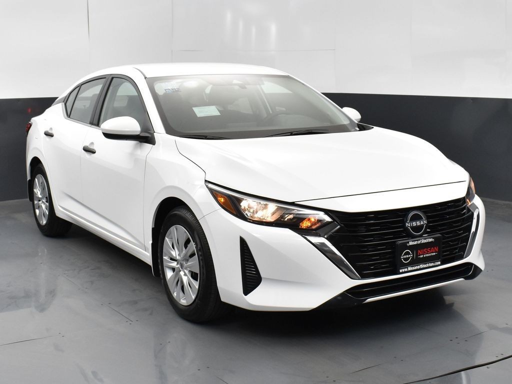 2025 Nissan Sentra S's photo