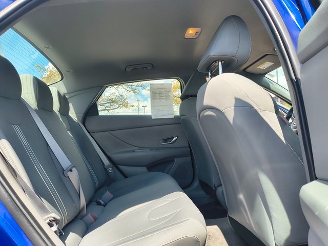2021 Hyundai Elantra SEL photo 20