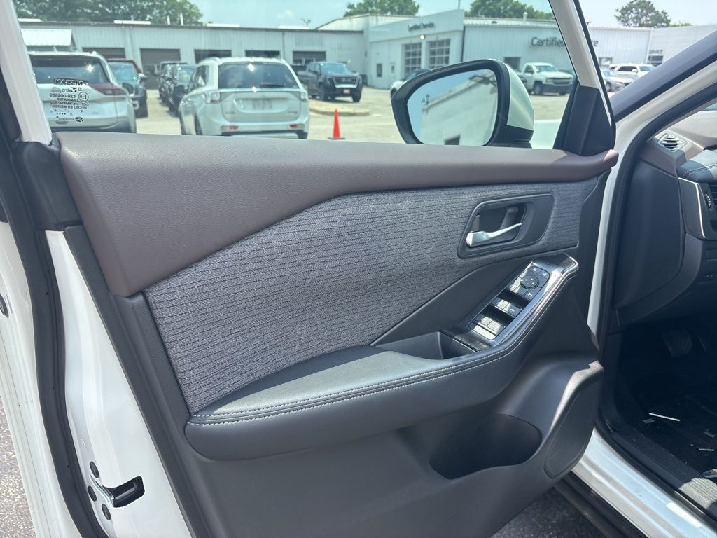 2023 Nissan Rogue SV photo 6
