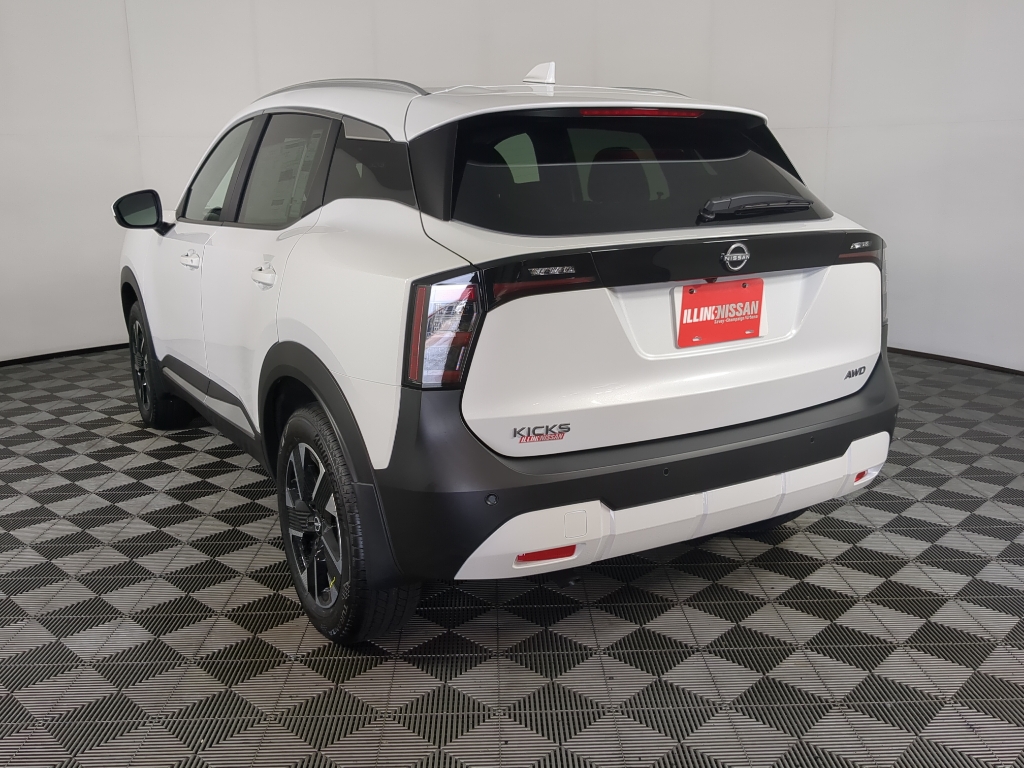2025 Nissan Kicks SV photo 4