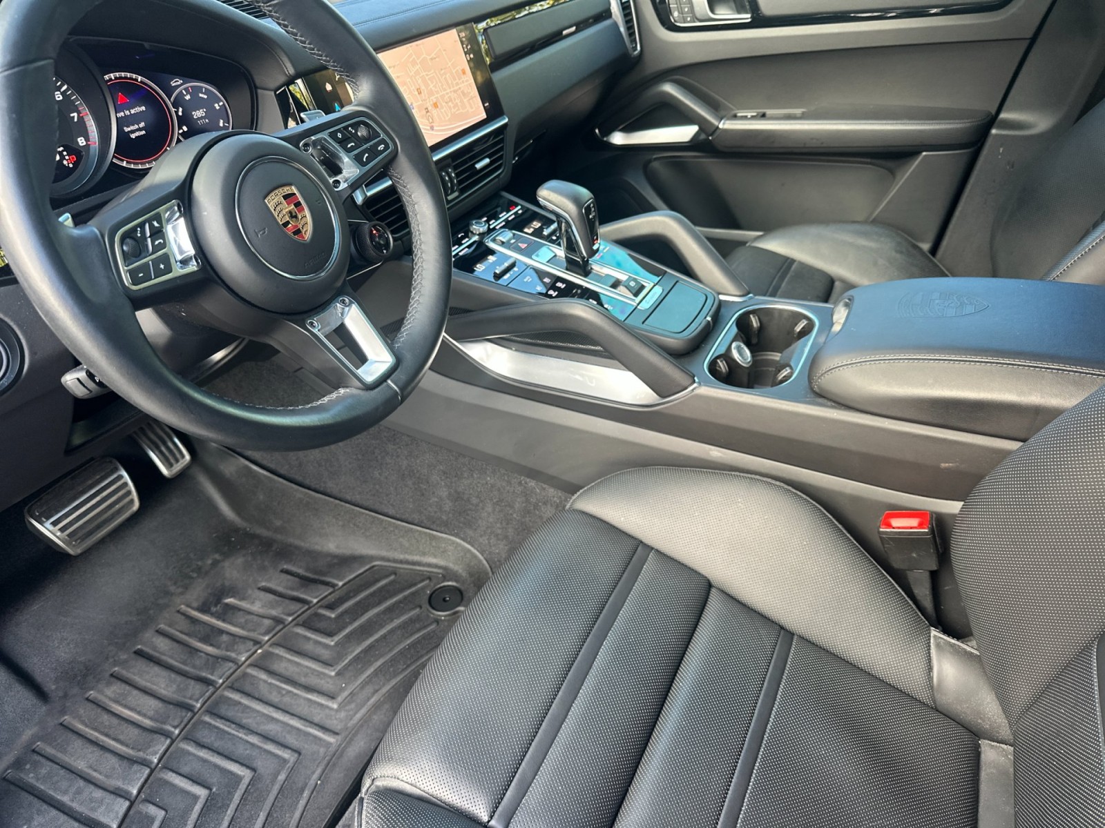 2023 Porsche Cayenne Turbo Coupe photo 3