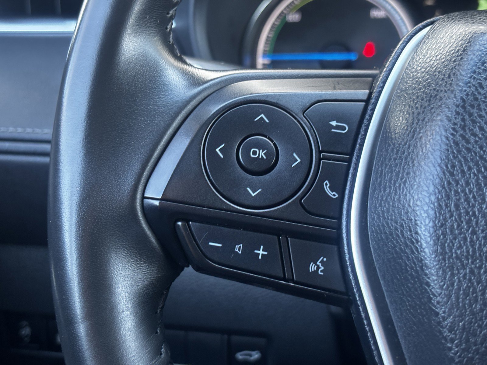 2024 Toyota Venza LE photo 12