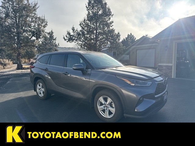 2021 Toyota Highlander LE's photo
