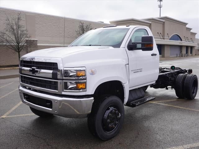 2024 Chevrolet Silverado 4500 Medium Duty Chassis Cab Work Truck's photo