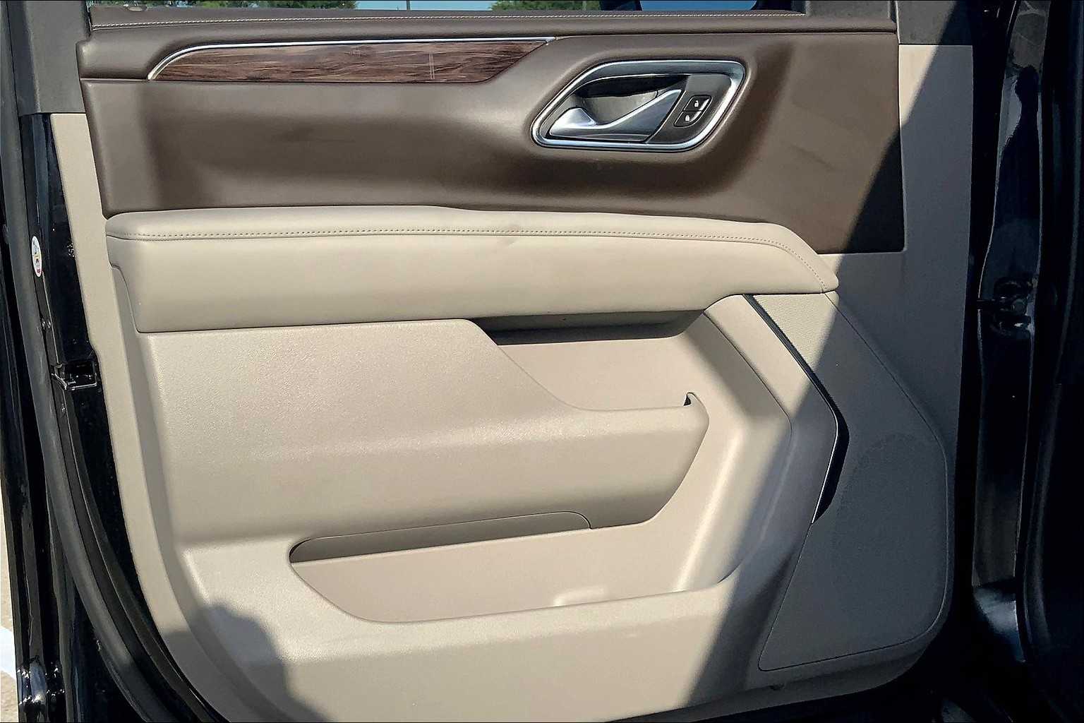 2023 Chevrolet Suburban LS photo 17