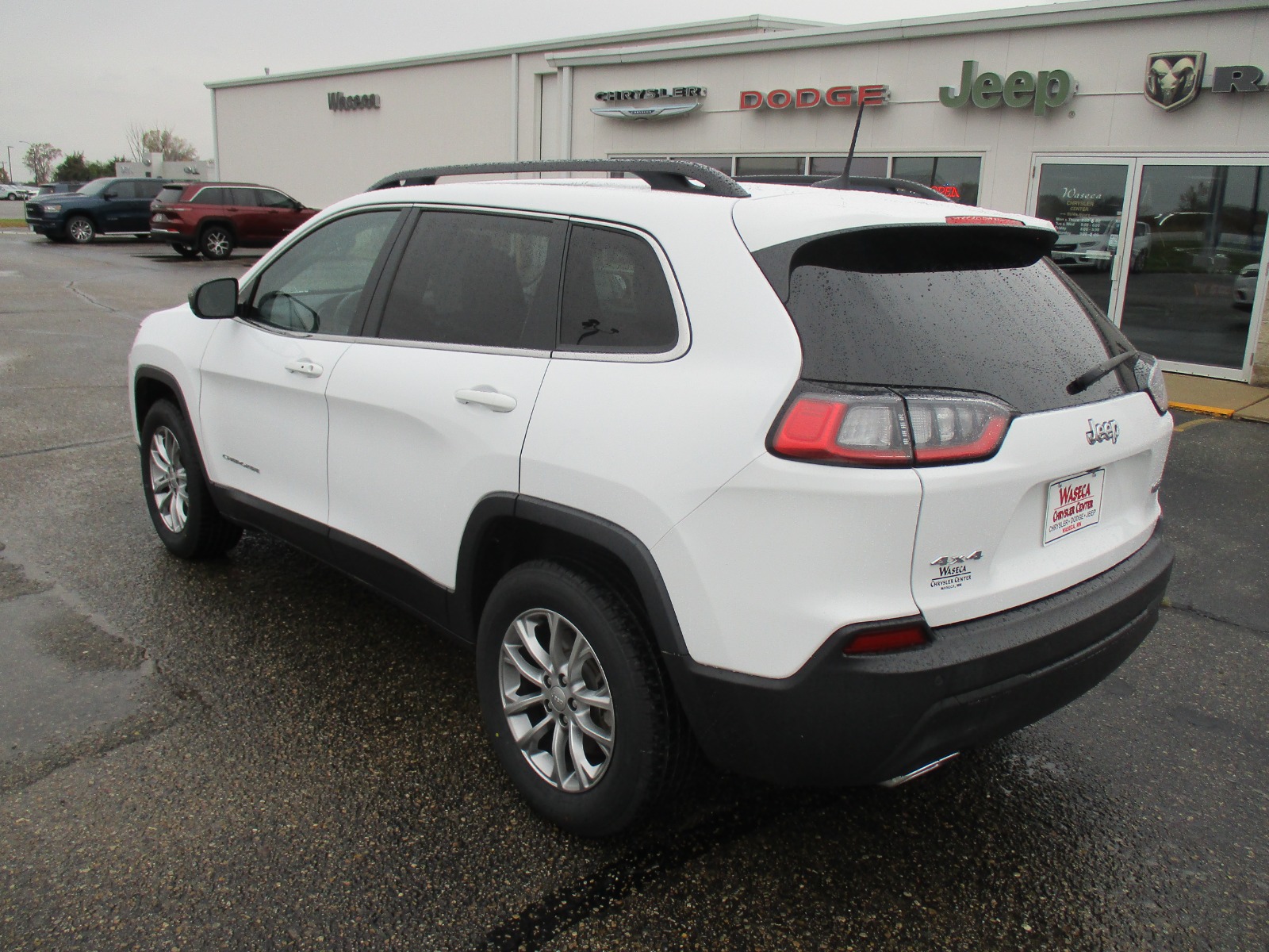 2022 Jeep Cherokee Latitude Lux photo 3