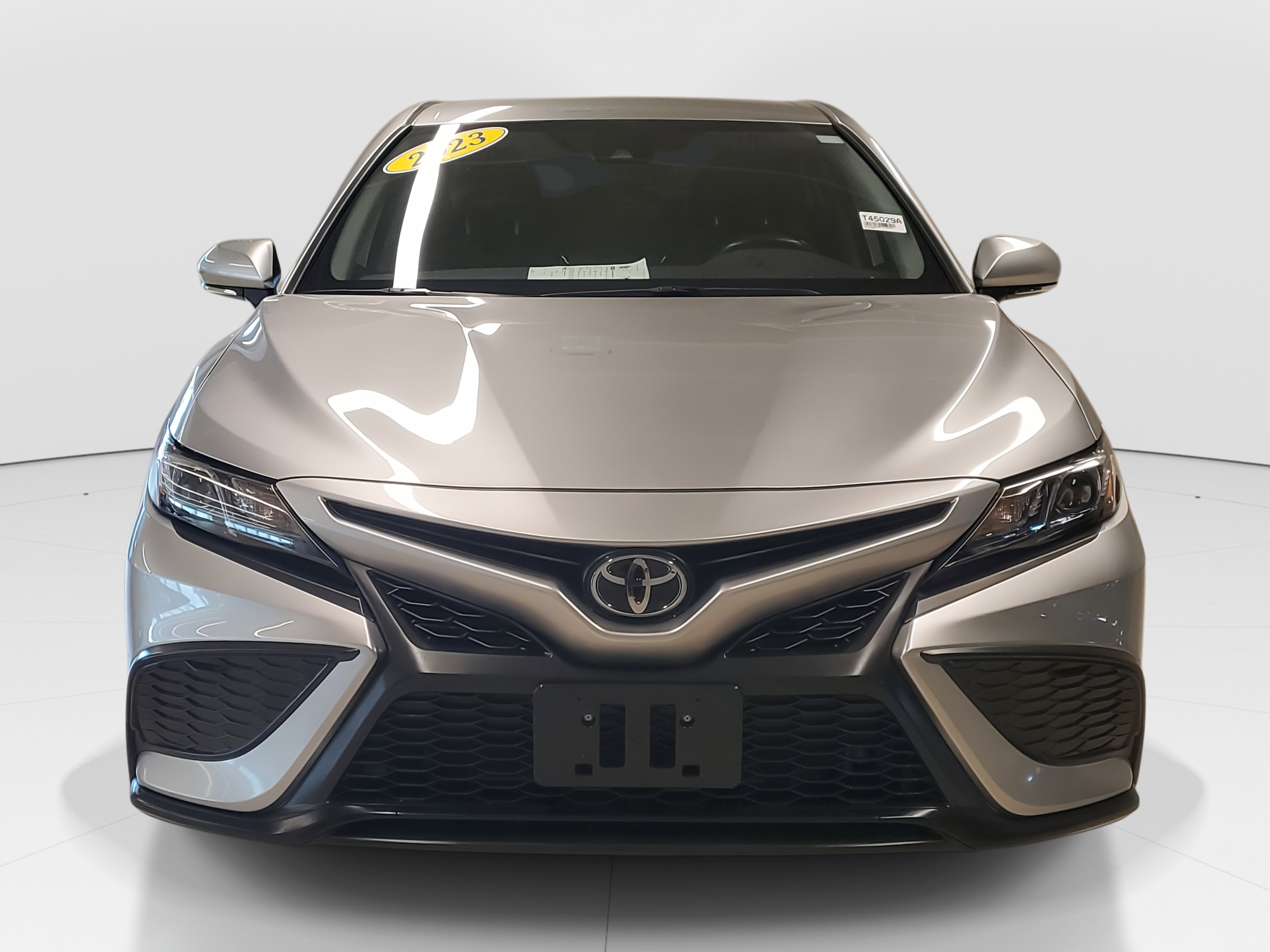 2023 Toyota Camry SE photo 3