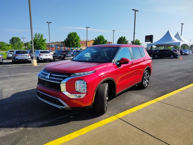 2025 Mitsubishi Outlander SE photo 2