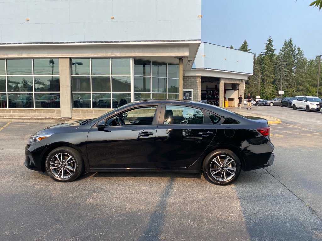 2023 Kia Forte LXS photo 3