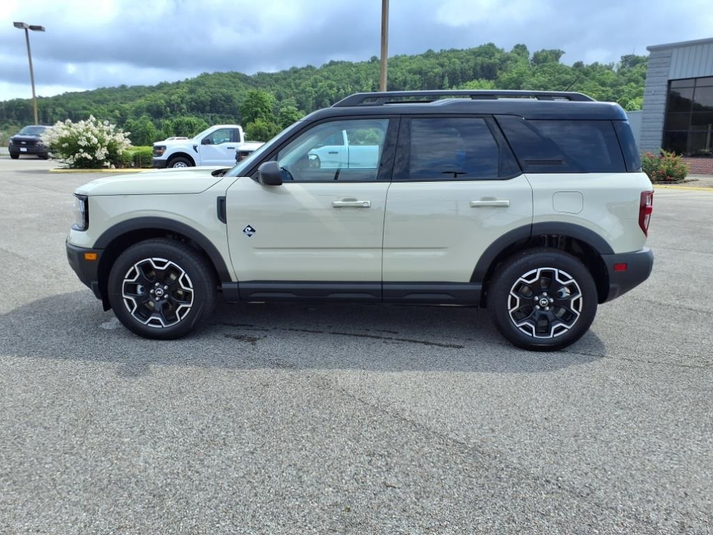 2025 Ford Bronco Sport Outer Banks photo 2