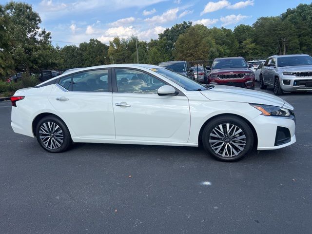 2023 Nissan Altima 2.5 SV photo 3