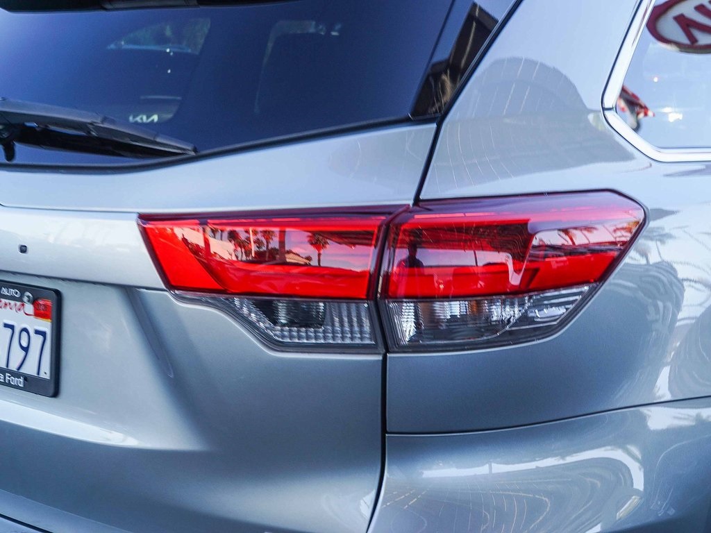 2019 Toyota Highlander XLE photo 3