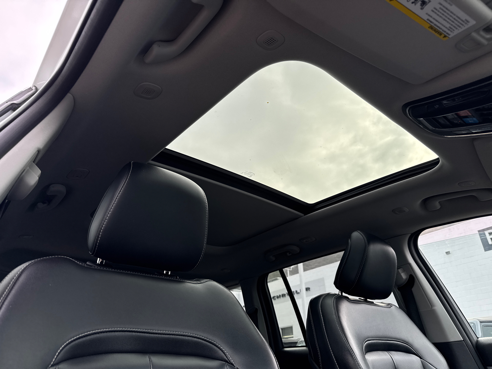 2024 Jeep Cherokee Limited 4xe photo 4