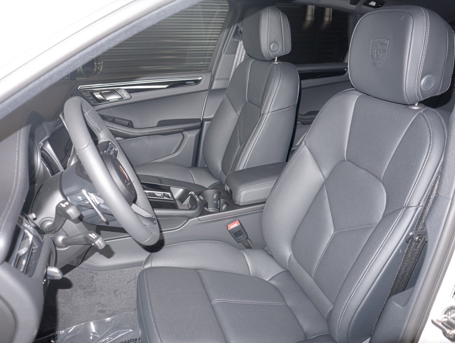 2025 Porsche Macan T photo 5