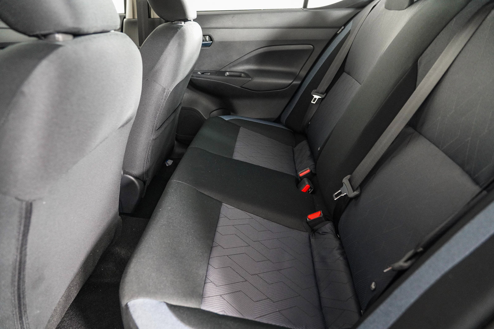 2025 Nissan Versa SV photo 17