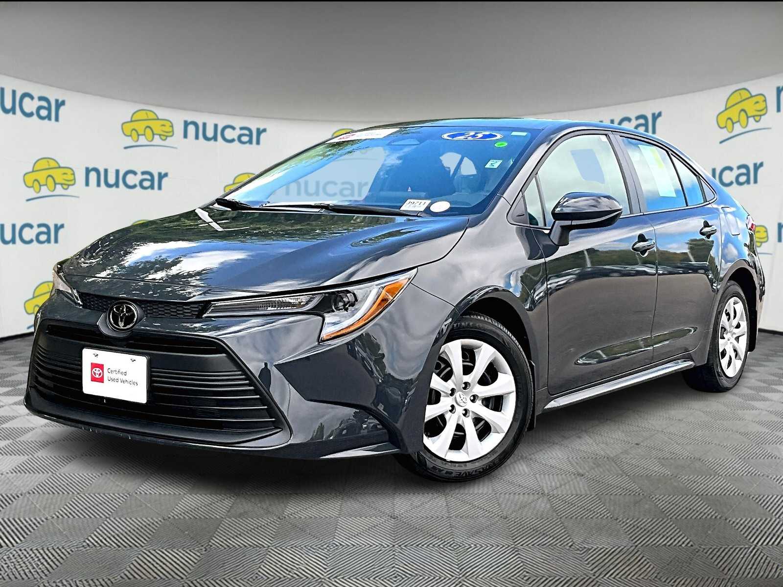 2025 Toyota Corolla LE photo 3