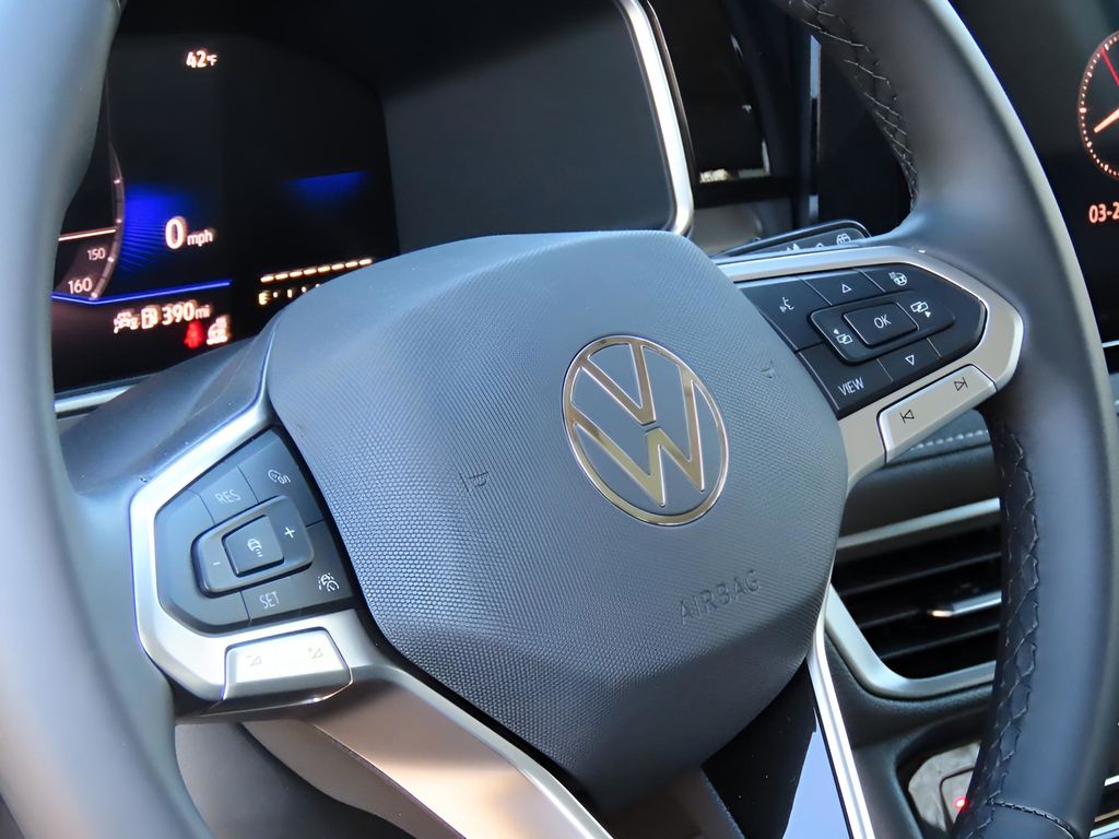 2025 Volkswagen Taos SE photo 19