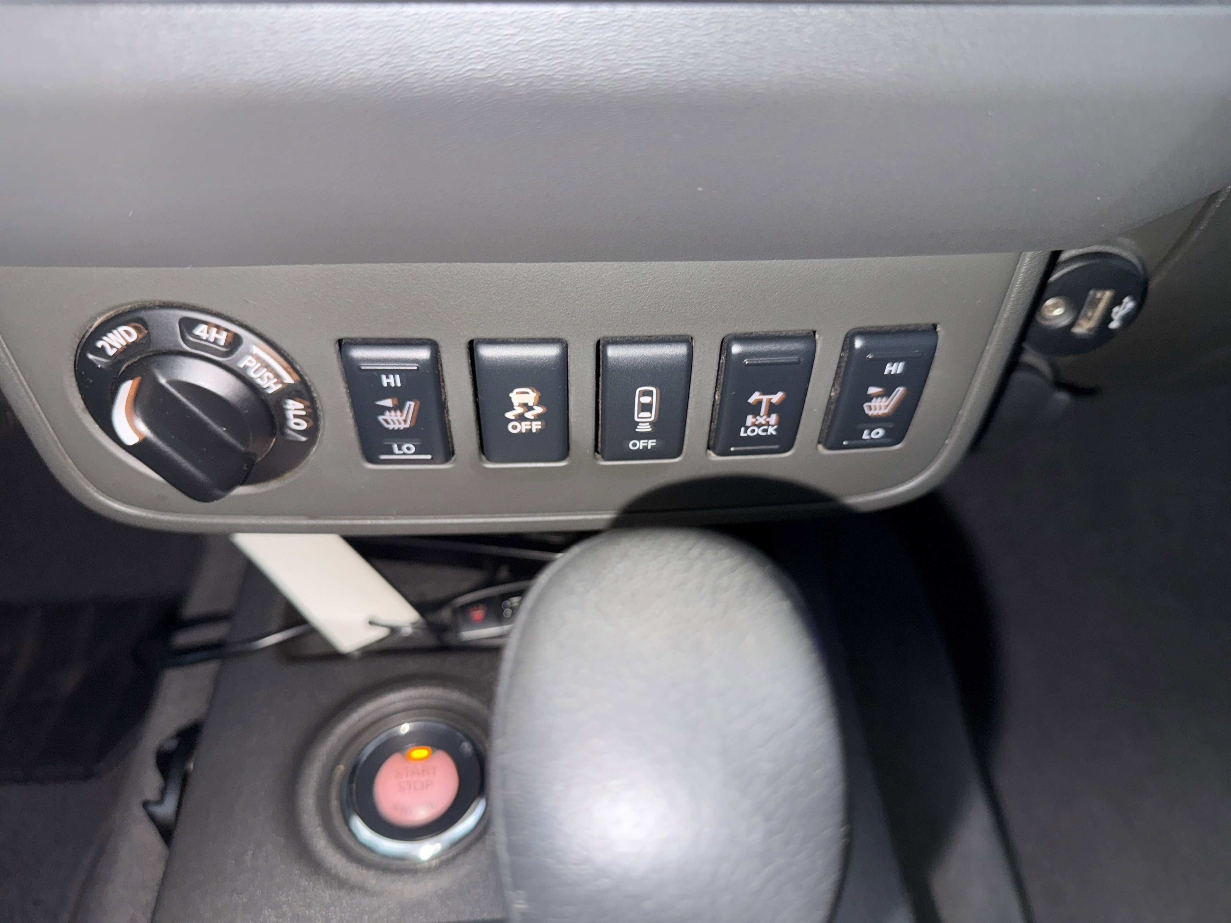 2021 Nissan Frontier PRO-4X photo 3